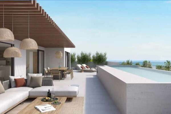Terrasse couverte d'une villa contemporaine avec piscine à débordement et vue sur l'océan à l'île Maurice