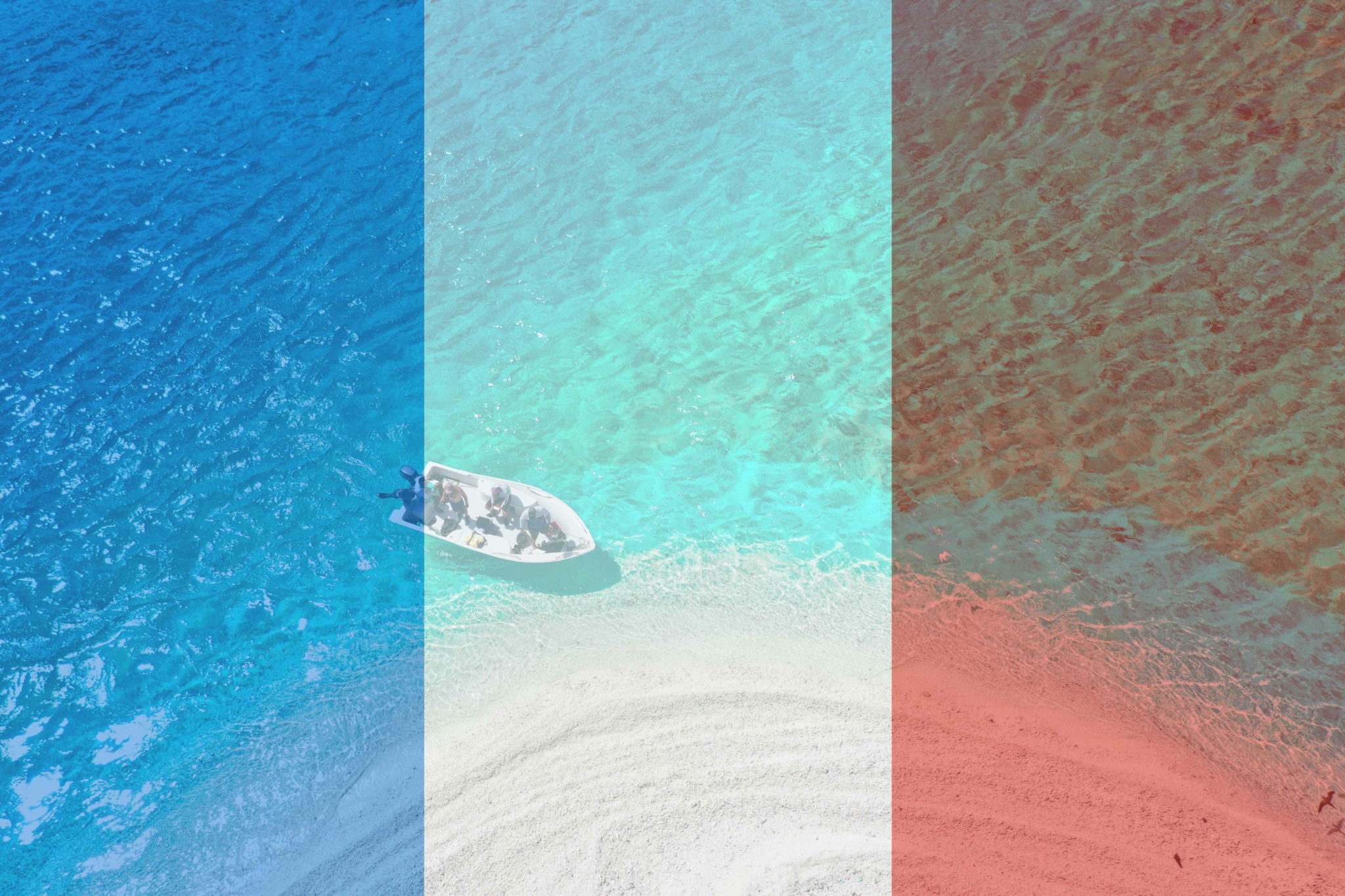 Lagon turquoise de l'île Maurice recouvert des couleurs du drapeau français