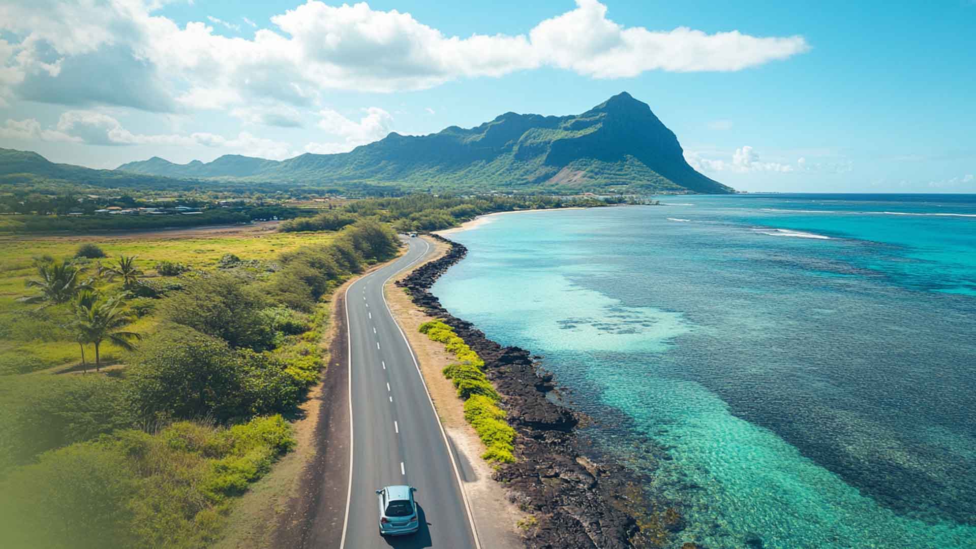 Route côtière longeant le lagon de l'île Maurice